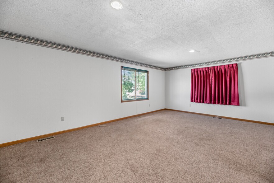 More Photos Of 106 Shadybrook Dr, Cheney Office For Sale