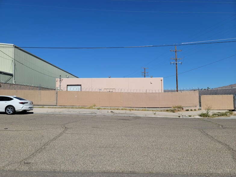 More Photos Of 200 Eastgate Rd, Barstow Warehouse For Sale