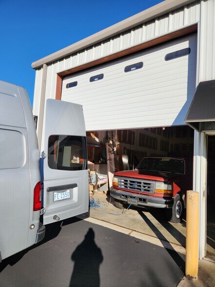 More Photos Of 1111 Willowbrook Dr, Greensboro Light Manufacturing For Sale