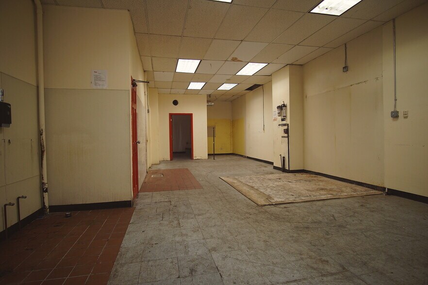 More Photos Of 41-10 29th St, Long Island City Storefront Retail Office For Lease