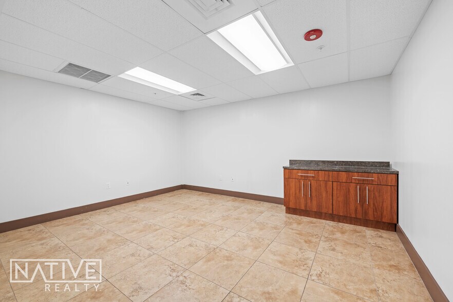 More Photos Of 311-313 E Hallandale Beach Blvd, Hallandale Beach Freestanding For Lease
