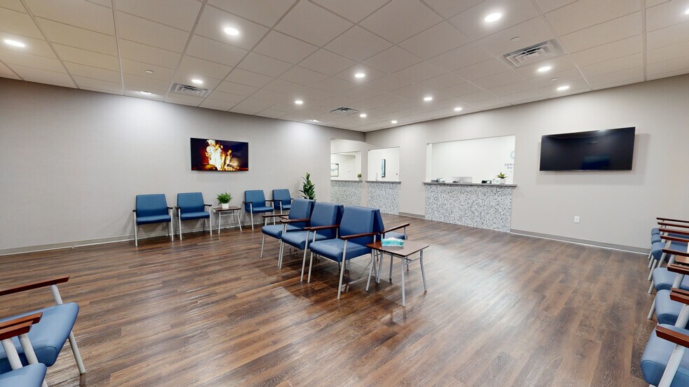 More Photos Of 300 Oxford Rd, Oxford Unknown For Lease