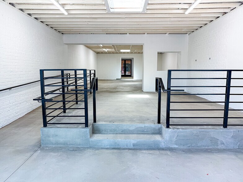More Photos Of 535 S Lake Ave, Pasadena General Retail For Sale