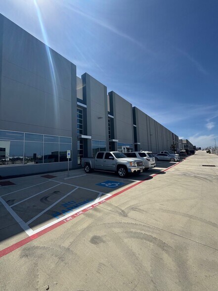 More Photos Of Aviation Dr, Georgetown Distribution For Lease