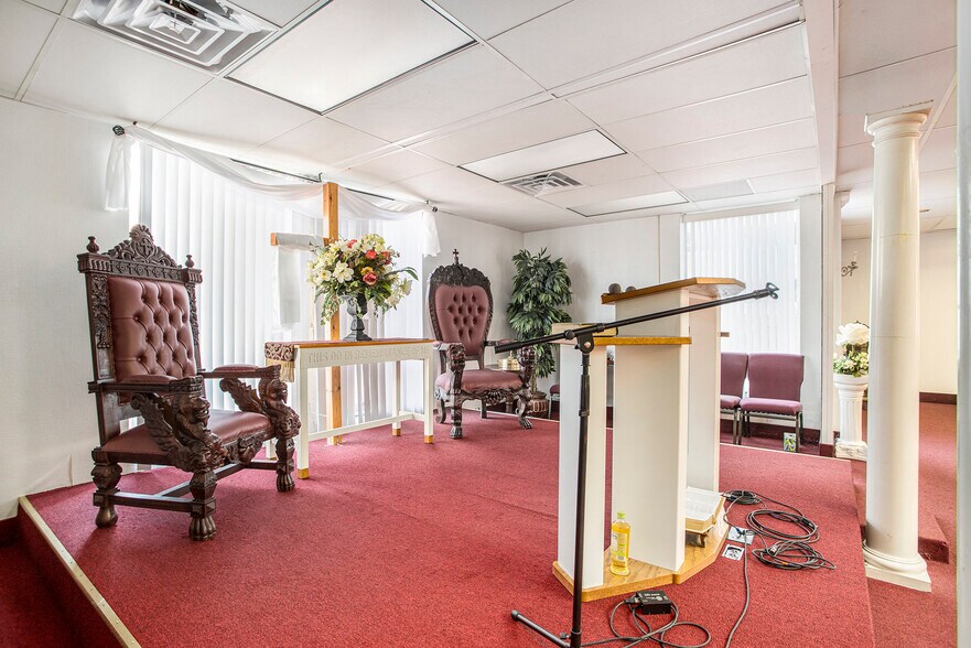 More Photos Of 135 N Church St, Kalamazoo Office Residential For Sale