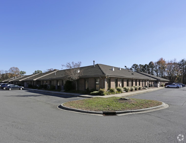 Primary Photo Of 411-511 N Wendover Rd, Charlotte Medical For Lease