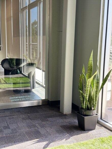 More Photos Of 2015 S Shepherd Dr, Houston Unknown For Lease