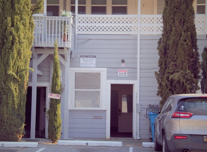 More Photos Of 2200 S El Camino Real, San Mateo Storefront For Lease