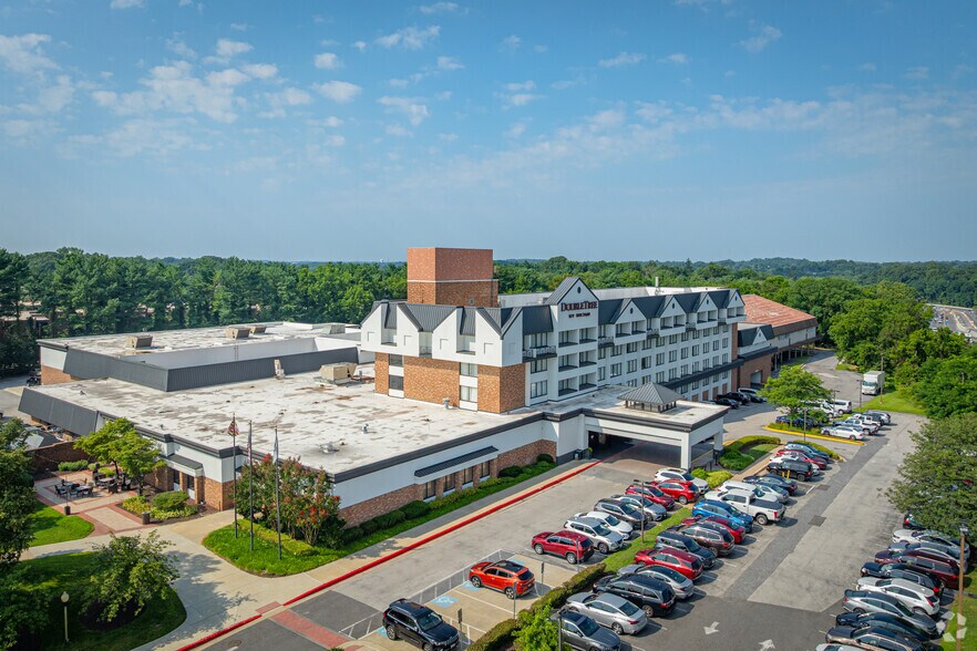 More Photos Of 1726 Reisterstown Rd, Pikesville Hotel For Lease