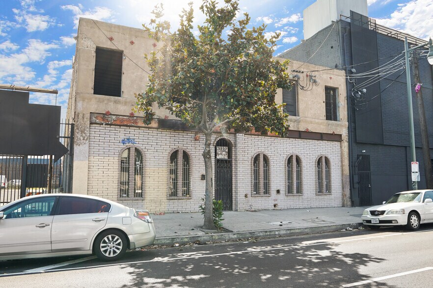 More Photos Of 3310 S Main St, Los Angeles Warehouse For Lease
