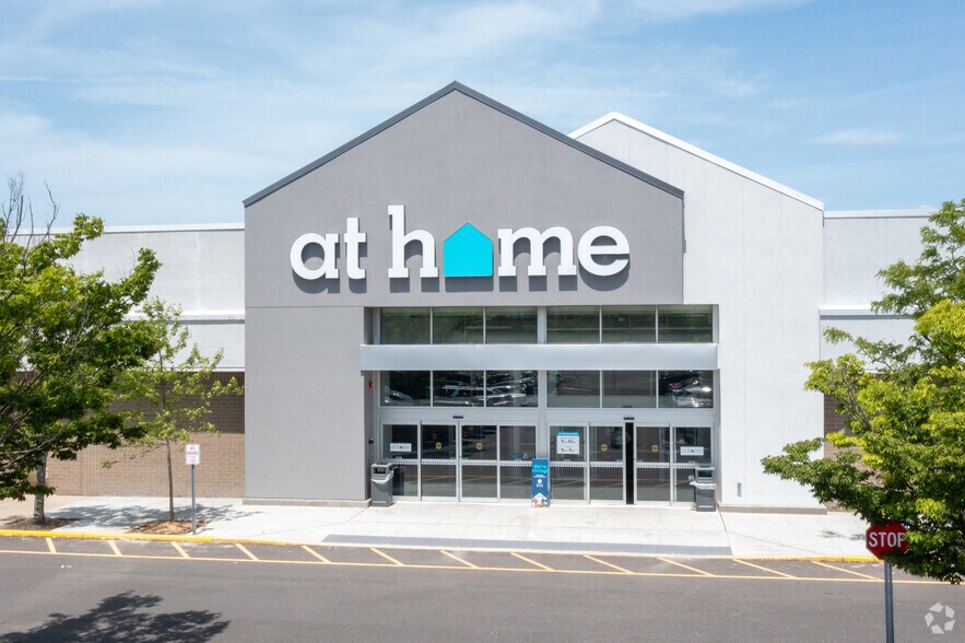 More Photos Of 5147-5151 Sunrise Hwy, Bohemia General Retail For Lease