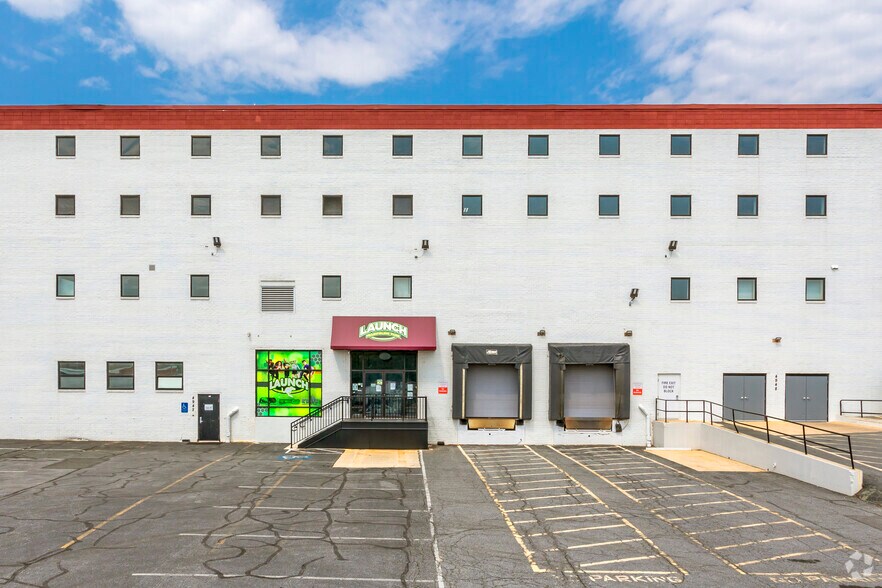 More Photos Of 4930-4990 Boiling Brook Pky, Rockville Warehouse For Lease