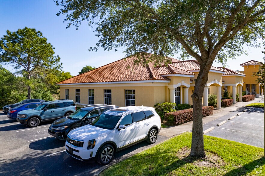 More Photos Of 1070-1072 E Brandon Blvd, Brandon Medical For Lease