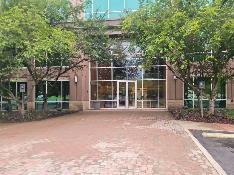 More Photos Of 725 Cool Springs Blvd, Franklin Coworking Space