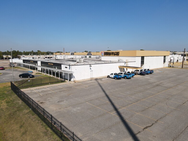 More Photos Of 1530 W Sam Houston Pky N, Houston Warehouse For Lease