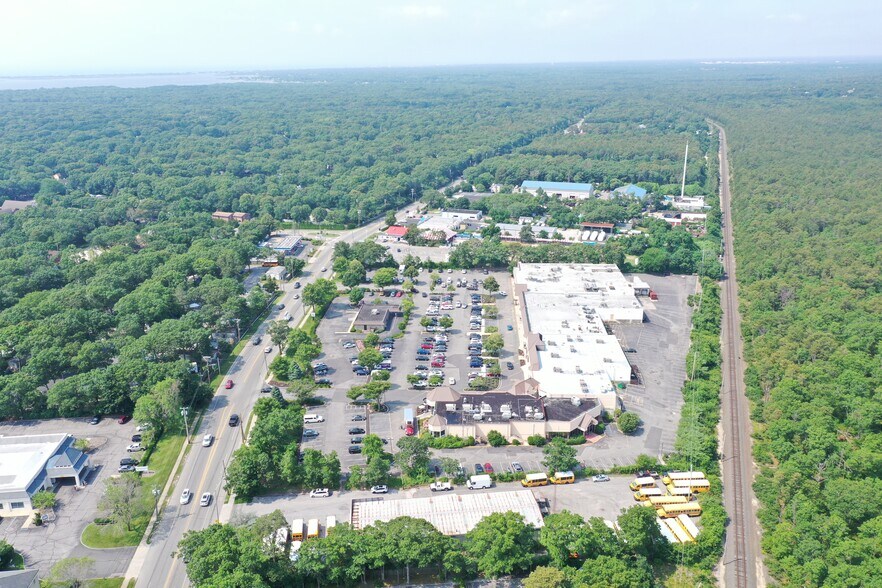 More Photos Of 248-268 W Montauk Hwy, Hampton Bays Unknown For Lease