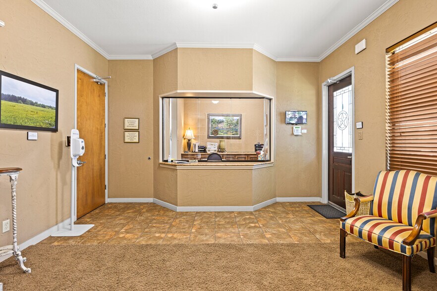 More Photos Of 3206 4th St, Longview Office For Lease