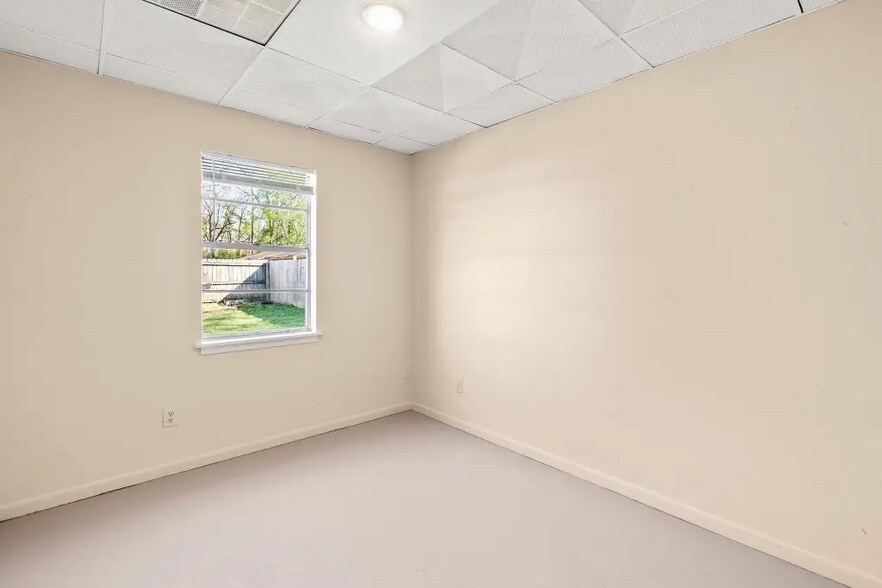 More Photos Of 2001 E Grand Ave, Marshall Office For Sale