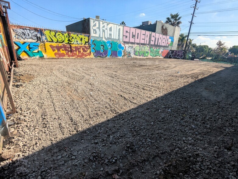 More Photos Of 5747 Melrose Ave, Los Angeles Land For Lease