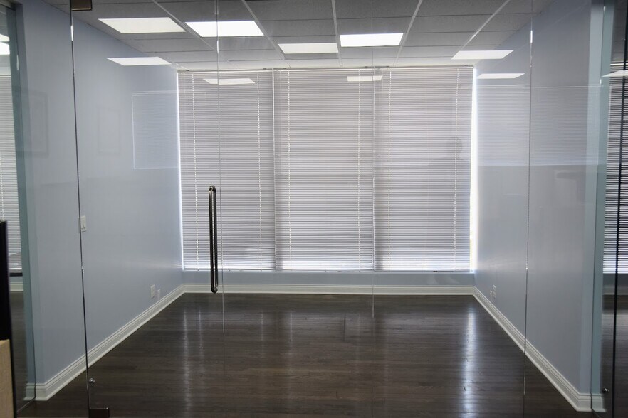 More Photos Of 710 Higgins Rd, Park Ridge Office Residential For Lease