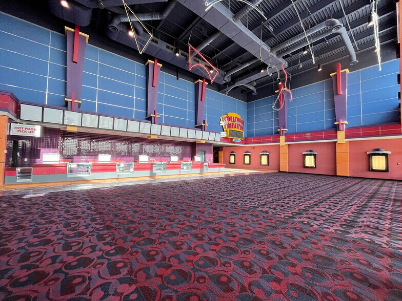 More Photos Of 2401 Jacaman Rd, Laredo Freestanding For Lease