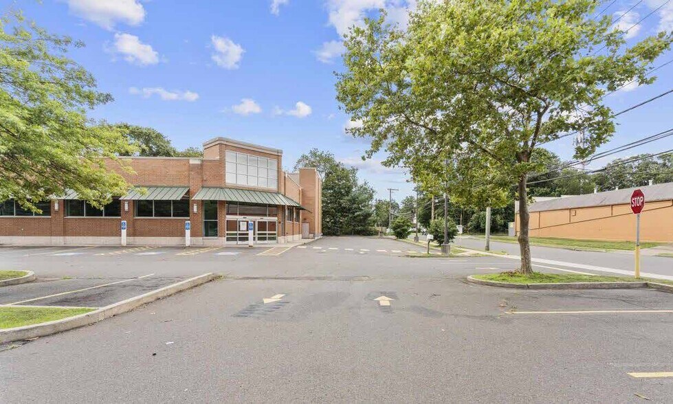 More Photos Of 1083 Boston Post Rd, Milford Drugstore For Lease