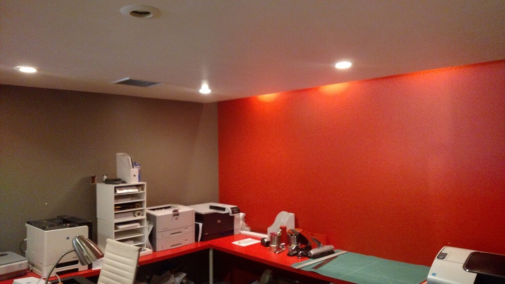 More Photos Of 90 Railway Ave, Campbell Showroom For Lease