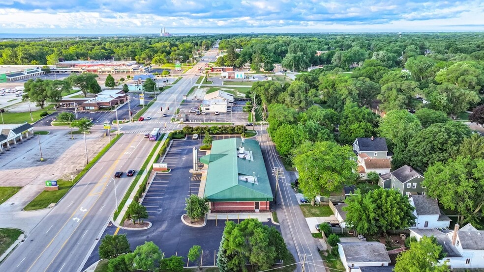 More Photos Of 3242 Sheridan Rd, Zion Freestanding For Lease