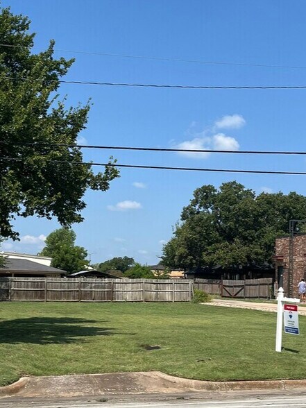 More Photos Of 212 S Warren St, Burleson Land For Sale