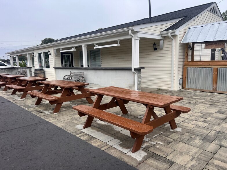 More Photos Of 15170 & 15182 George Washington Memorial Hwy, Saluda Restaurant For Sale