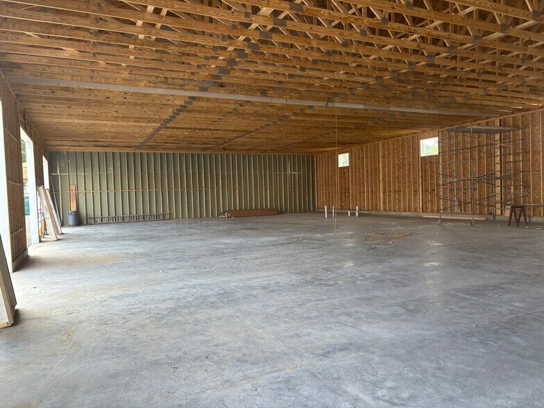 More Photos Of 1 Industrial Park Dr, Mechanicville Warehouse For Lease