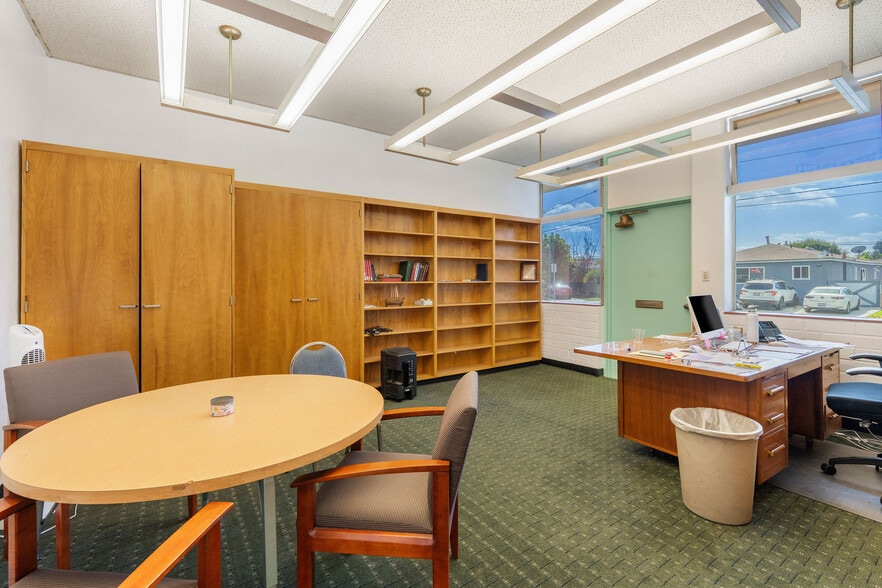 More Photos Of 4755 130th st, Hawthorne Schools For Lease