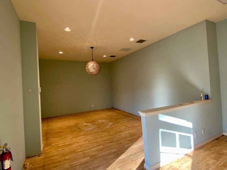 More Photos Of 2415 N Albany Ave, Tampa Flex For Lease