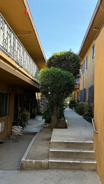 More Photos Of 281 S Avenue 52, Los Angeles Apartments For Sale