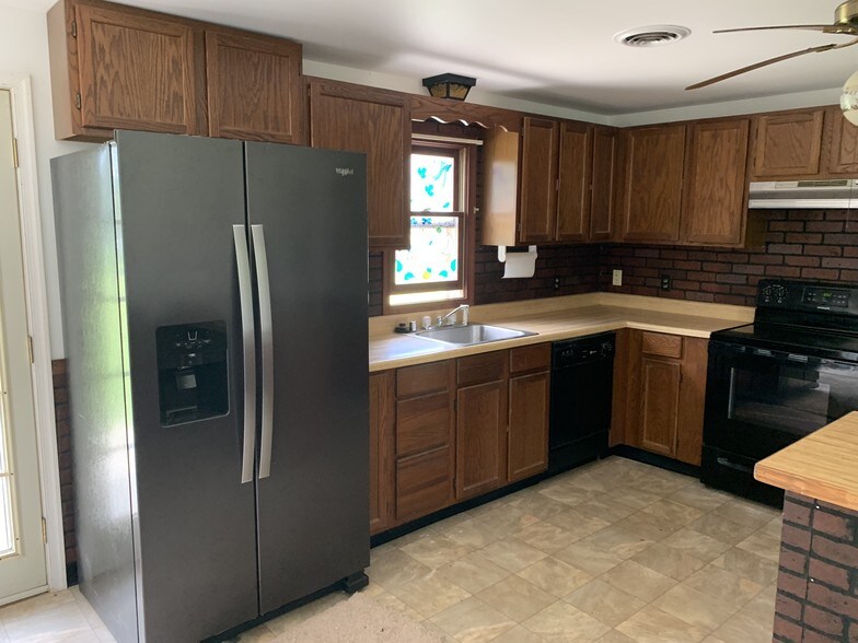 More Photos Of 5405 Village Ct, Adamstown Specialty For Sale