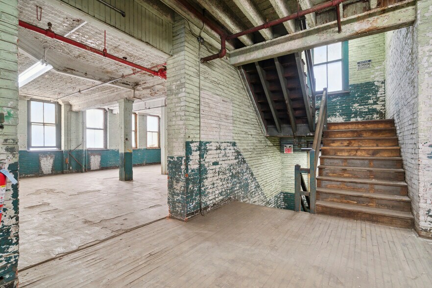 More Photos Of 2916 Weikel St, Philadelphia Warehouse For Sale