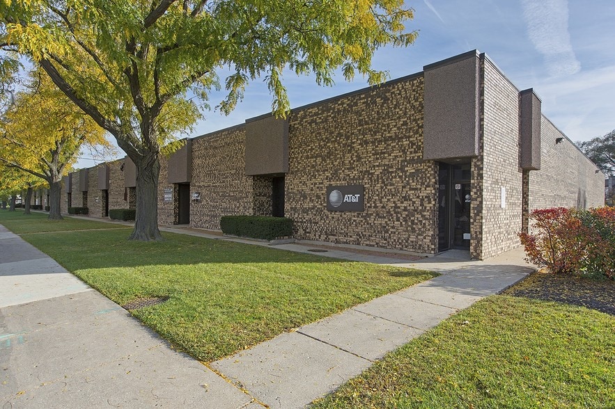 More Photos Of 8101-8149 N Austin Ave, Morton Grove Flex For Lease