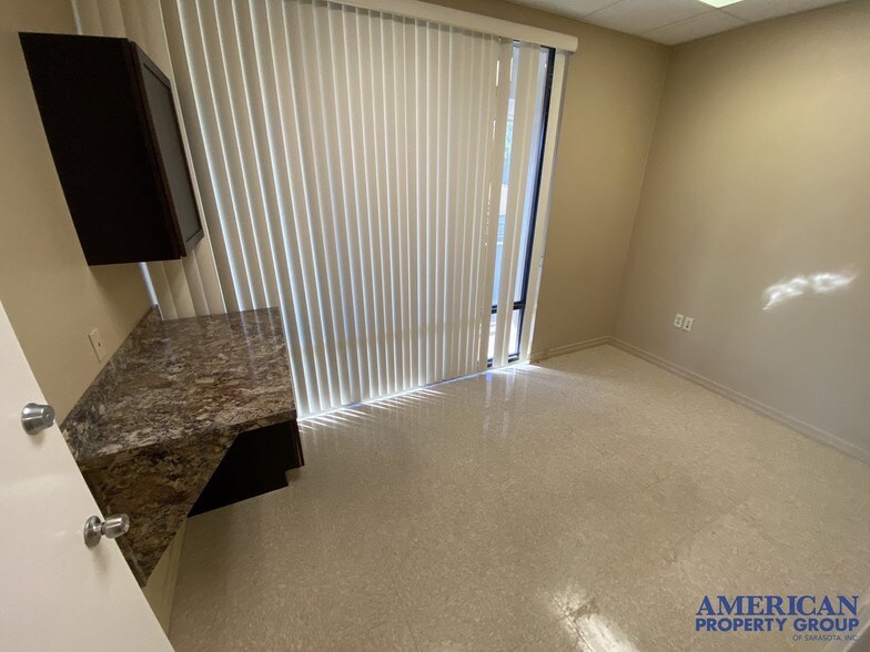 More Photos Of 3920 Bee Ridge Rd, Sarasota Medical For Sale