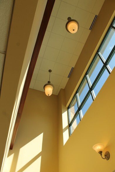 More Photos Of 100 Tolland Tpke, Manchester Storefront Retail Office For Lease