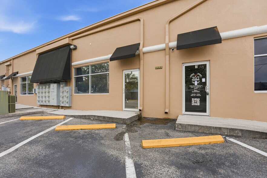 More Photos Of 5404 Hoover Blvd, Tampa Medical For Sale