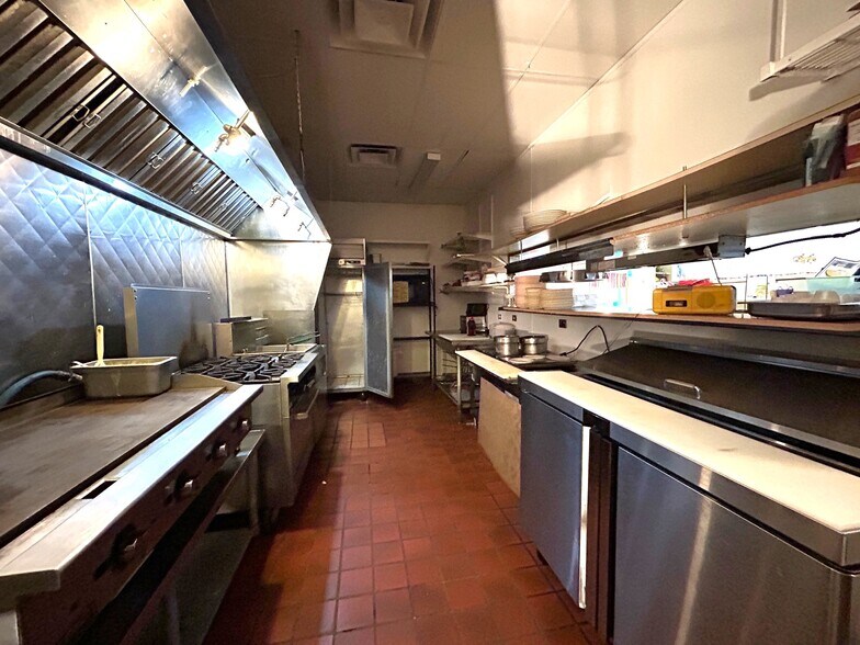 More Photos Of 1232 10th St, Port Huron General Retail For Sale