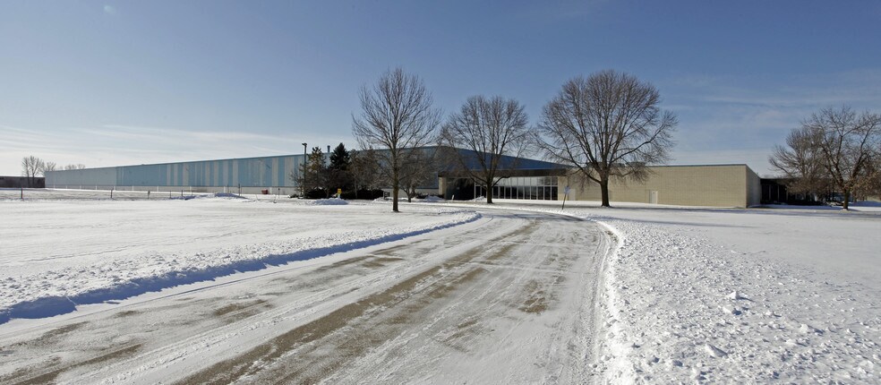 Primary Photo Of 100 S CP Ave, Lake Mills Manufacturing For Lease