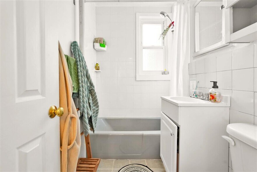 More Photos Of 3930 45th St, Sunnyside Apartments For Sale