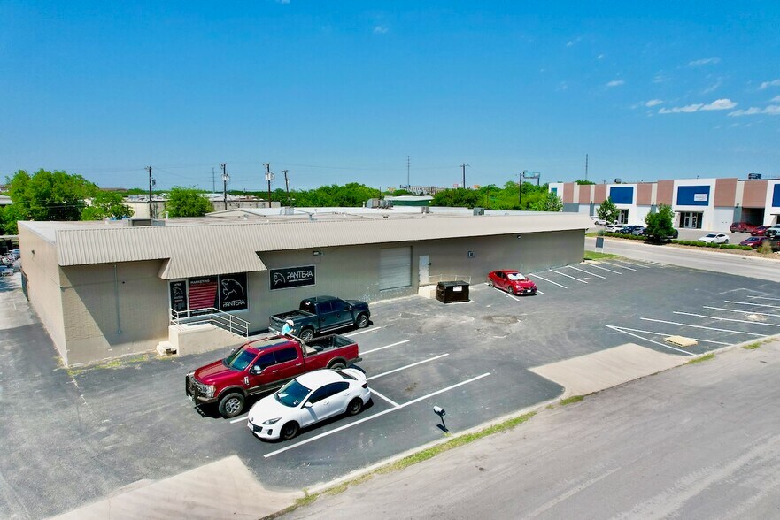 More Photos Of 4763 Broom St, San Antonio Warehouse For Lease