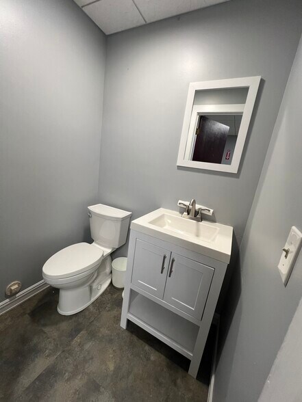 More Photos Of 1010 Ohio Pike, Cincinnati Medical For Sale