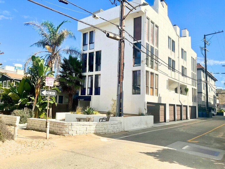 More Photos Of 14 Mast, Marina Del Rey Apartments For Sale