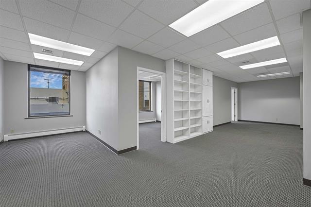 More Photos Of 414 E Walnut St, Green Bay Office For Sale