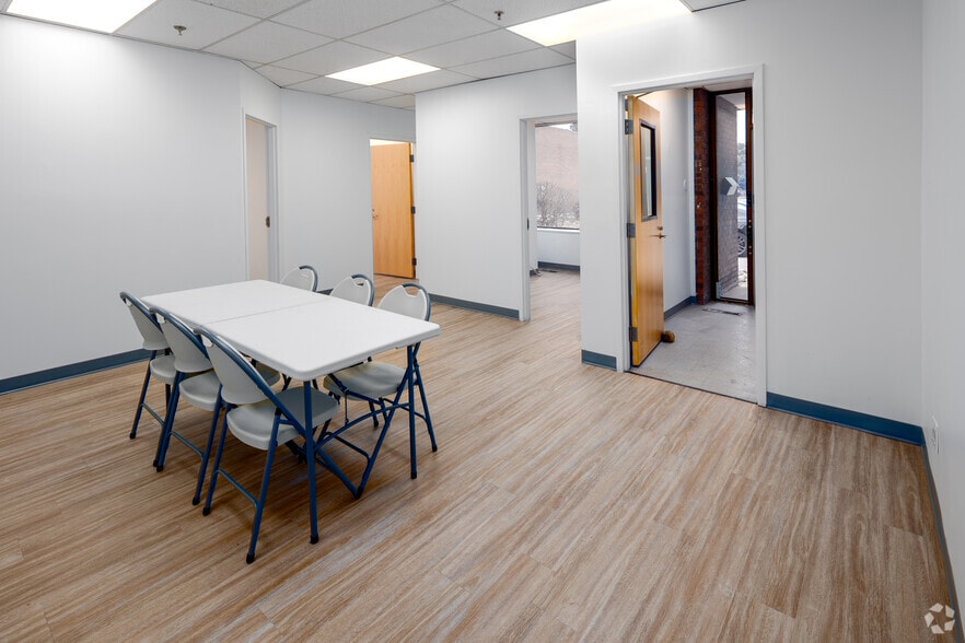 More Photos Of 270 Esna Park Dr, Markham Service For Lease
