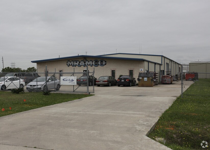 More Photos Of 15060 West Dr, Houston Manufacturing For Lease