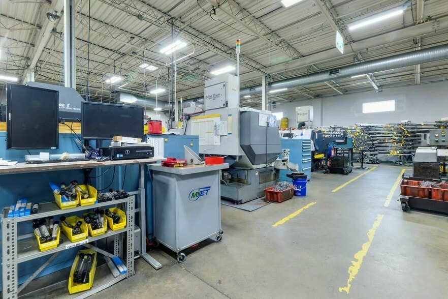 More Photos Of 3369 Boulevard Pl, Indianapolis Industrial For Lease